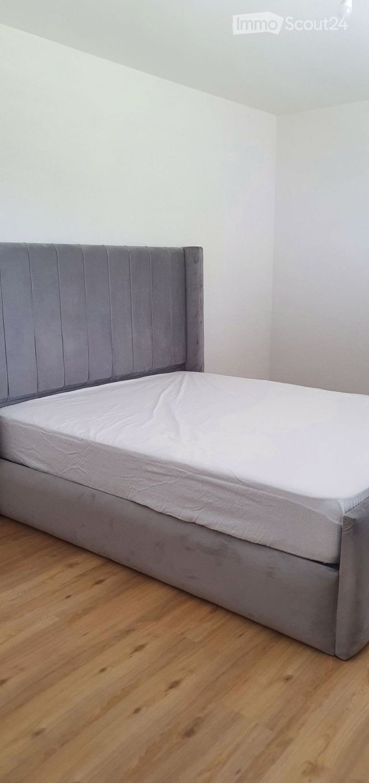 Moderne 2.5-Zimmer-Wohnung mit Balkon in Evouettes - Bild 2
