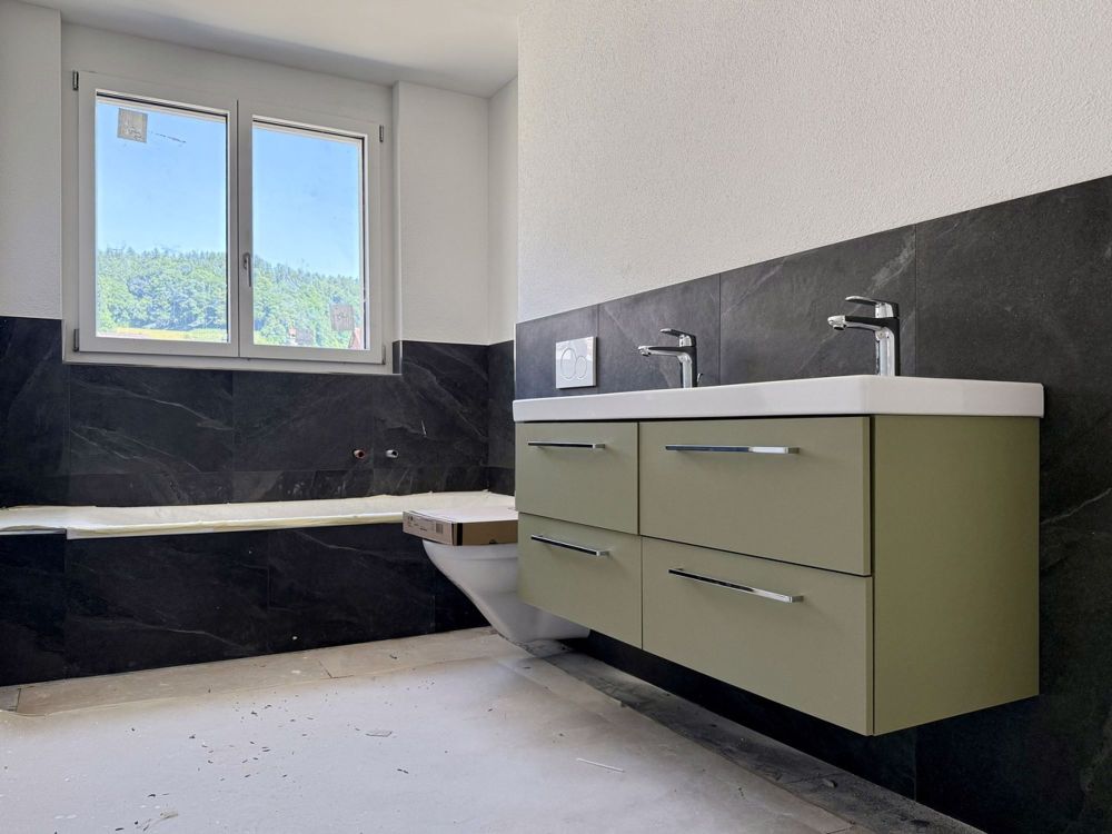 Moderne 4.5-Zimmer-Neubauwohnung mit Loggia - Erstvermietung - Badezimmer