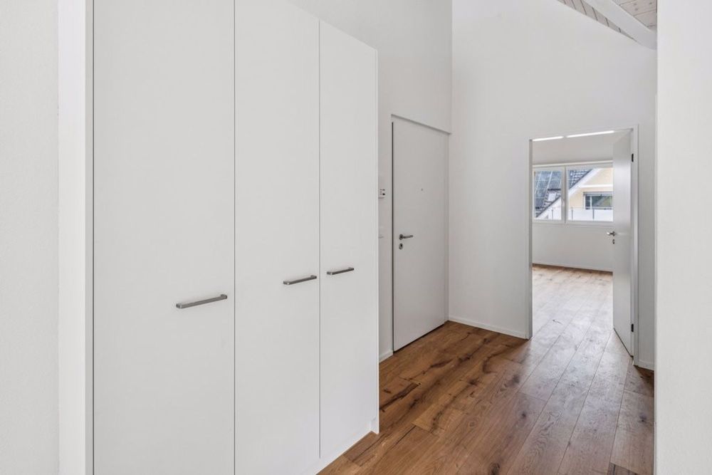 ERSTBEZUG - MODERN WOHNEN AN RUHIGER LAGE - Eingangsbereich mit Einbauschränken