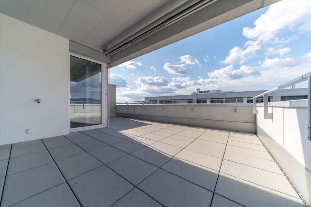 Topmoderne Wohnung direkt beim Bahnhof Suhr - Balkon/Terrasse/Sitzplatz