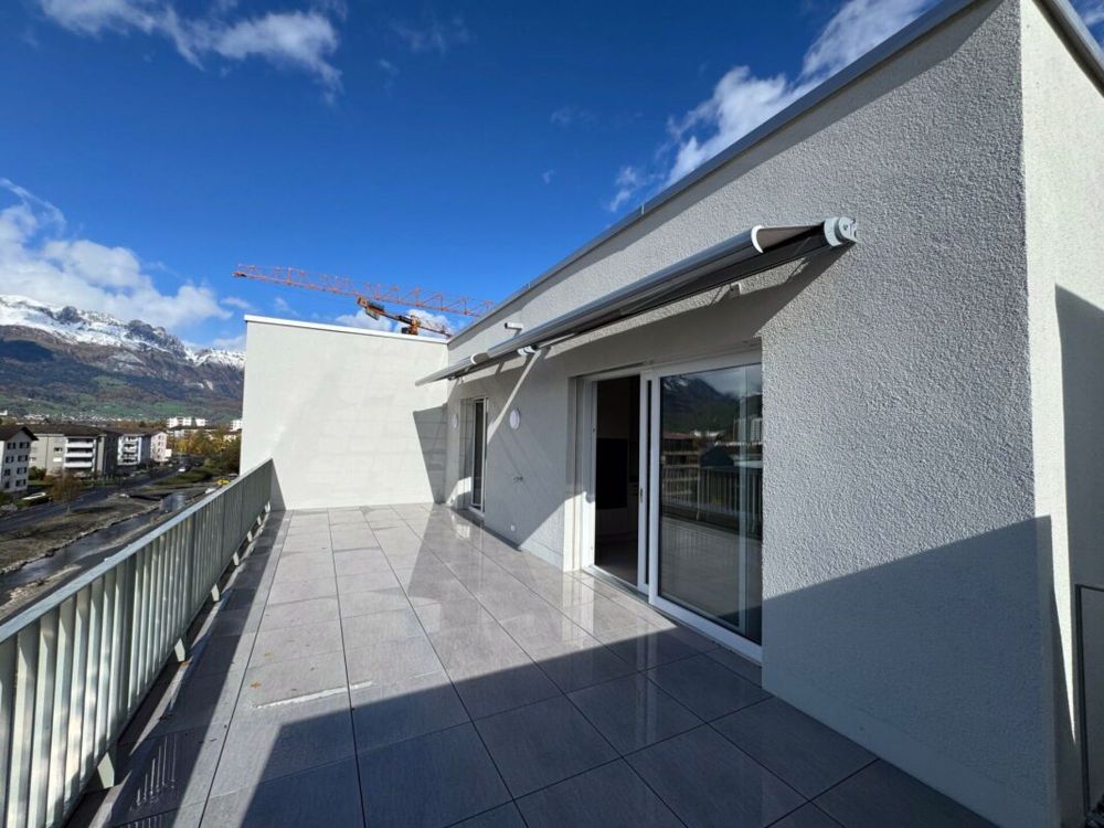 Erstvermietung: hochwertige 3.5-Zimmer-Attikawohnung mit Schloss- & Bergsicht - Bild 2