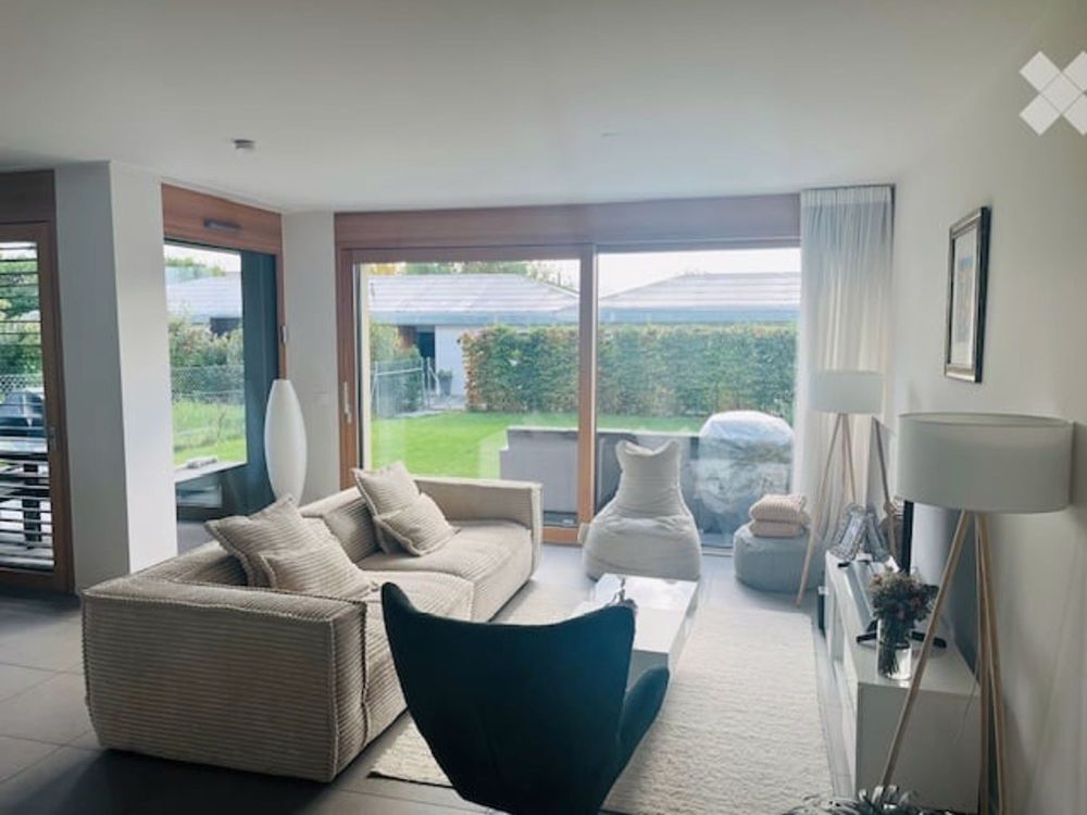 Zu vermieten – Superbe Apartment 4,5 Zimmer mit Garten und 2 Innenparkplätzen in Mies - Bild 1