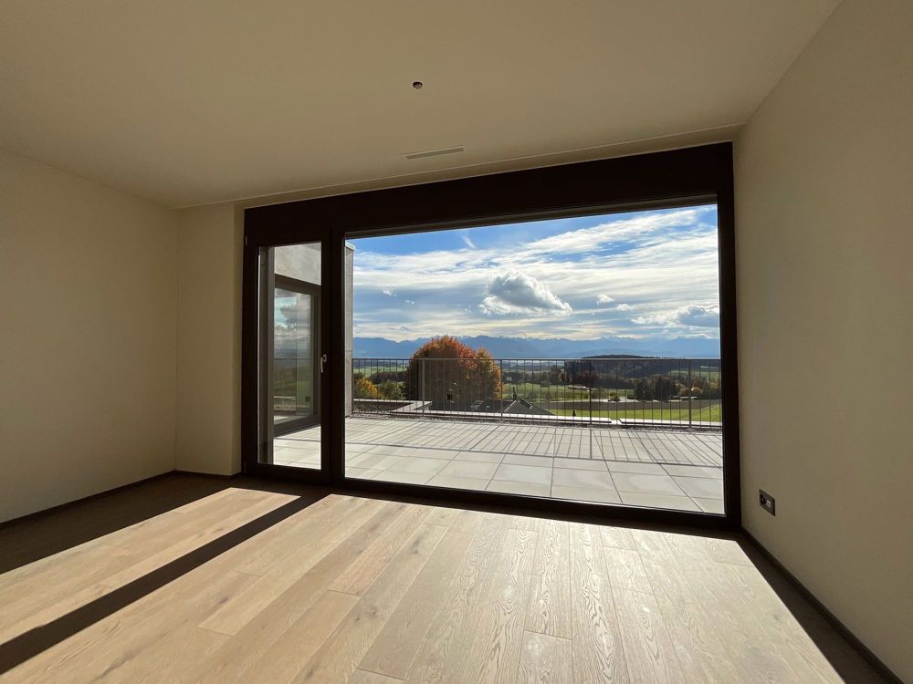 Atemberaubende Aussicht: NEUBAU 3.5-Zimmer-Attika-Wohnung mit 2 Terrassen - Bild 7