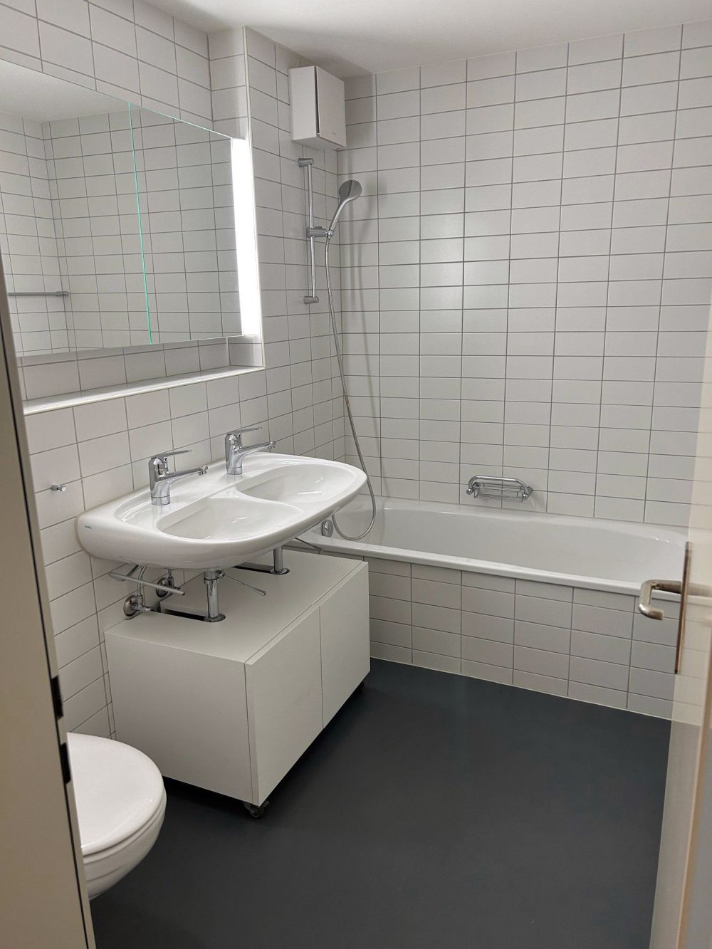 Zentrale 4.5-Zimmer-Wohnung (2. OG) mit Balkon - Bild 11
