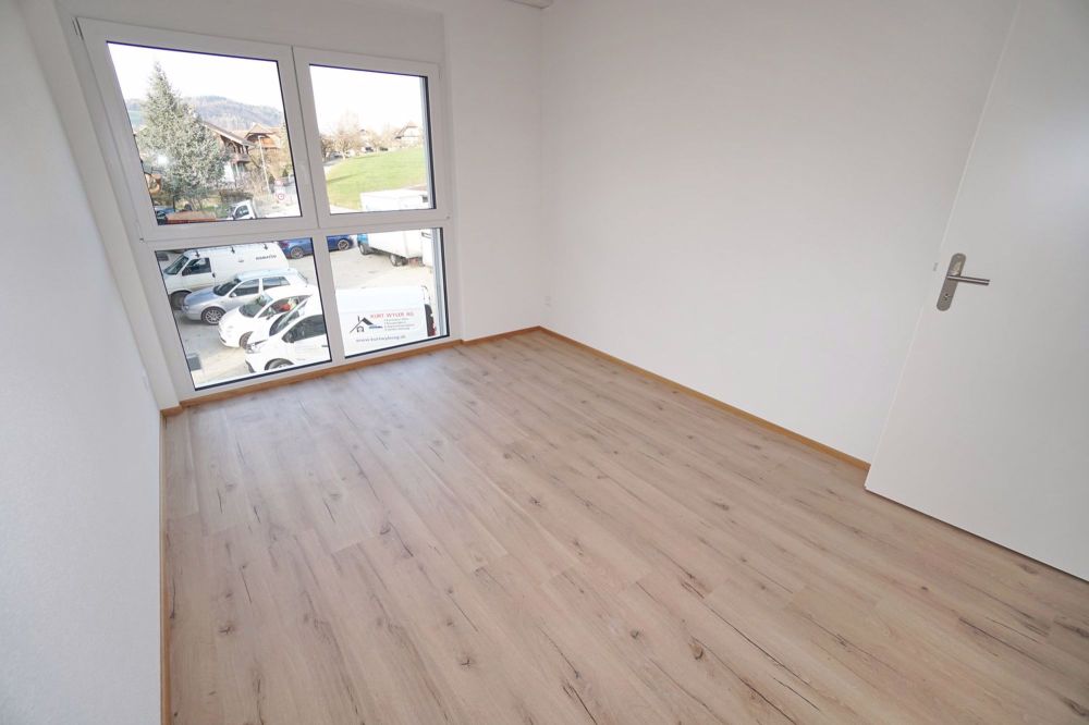 Grosszügige 5.5-Zimmer-Wohnung in Brenzikofen mit Balkon - Bild 7