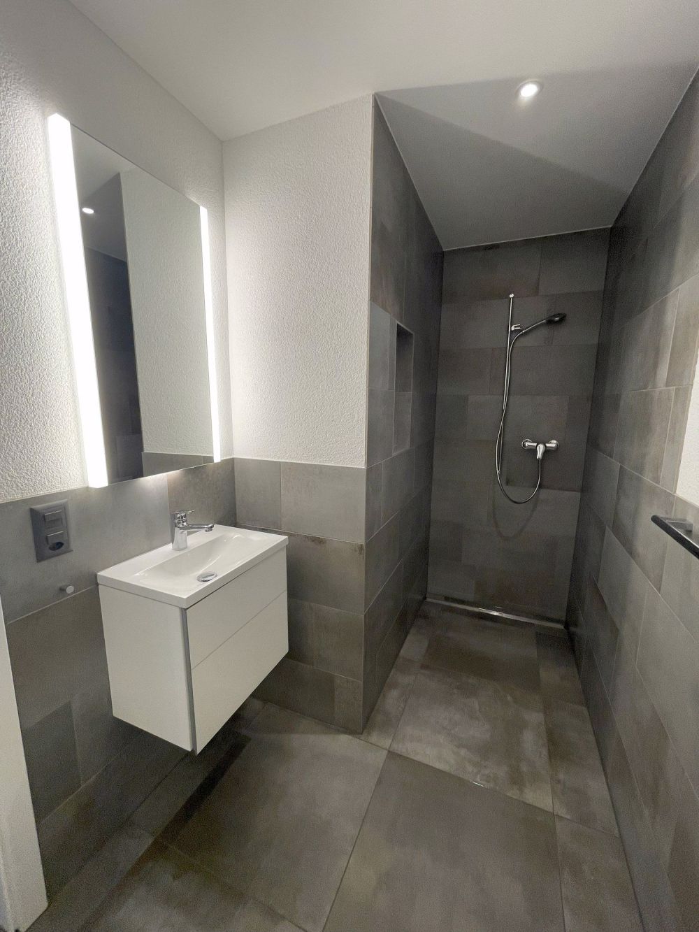 Moderne 7.5-Zimmer-Doppelhaushälfte in Sommeri zu vermieten - Bild 12