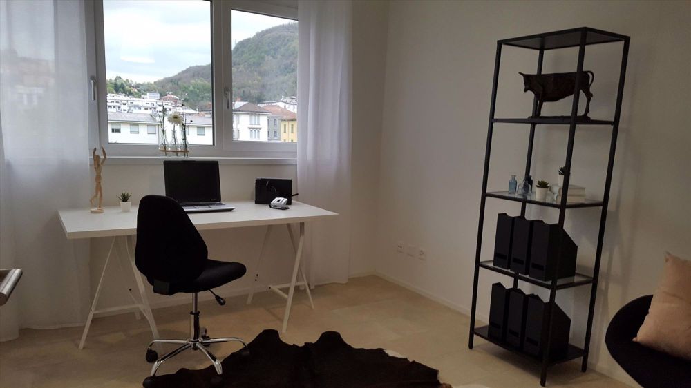 Moderno e luminoso appartamento - Zimmer