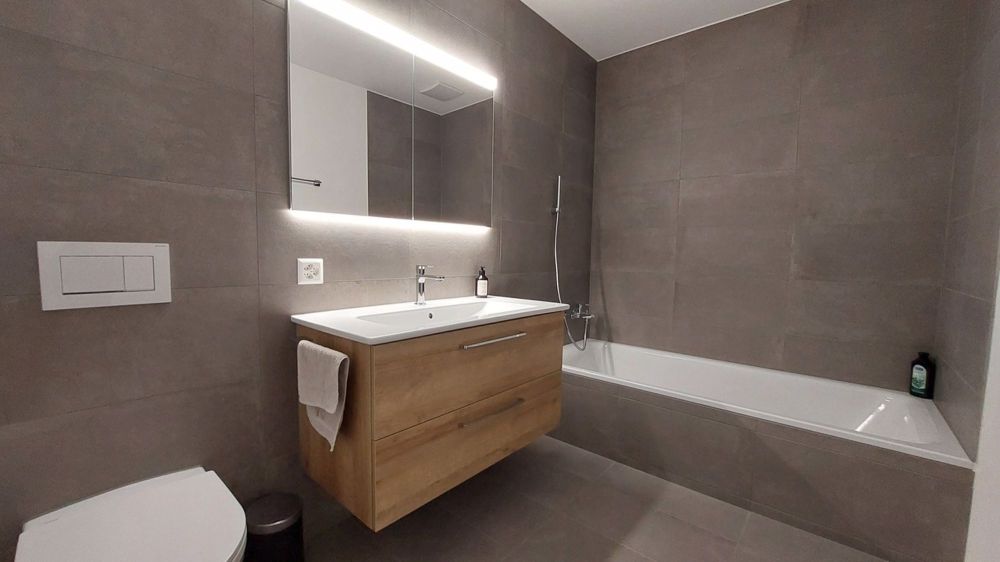 Wohnen und Erholen in Sörenberg "nur als Erstwohnsitz zulässig - Badezimmer mit Badewanne