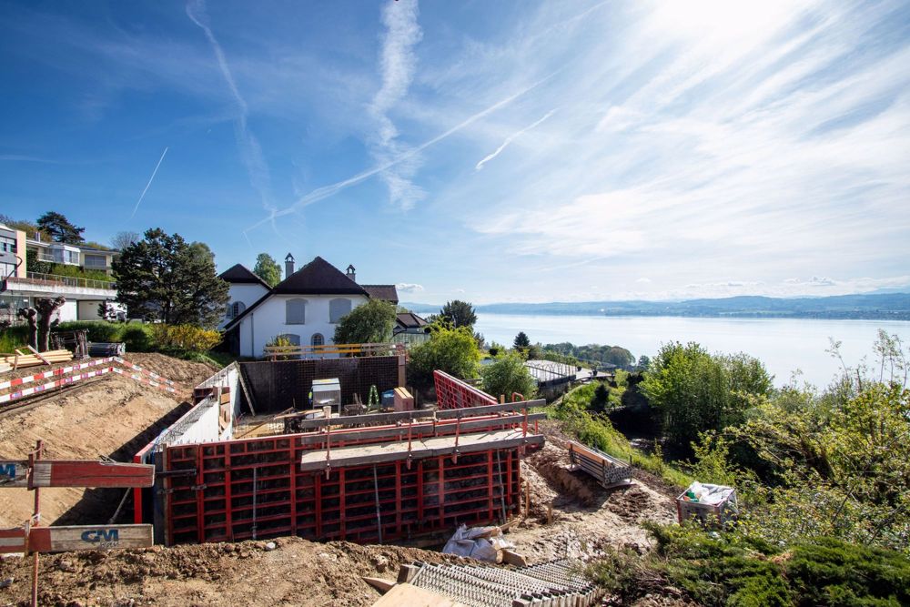Neubau: 5.5-Zimmer-Einfamilienhaus mit unverbauter See- und Alpensicht - Baustelle (23.04.2025)