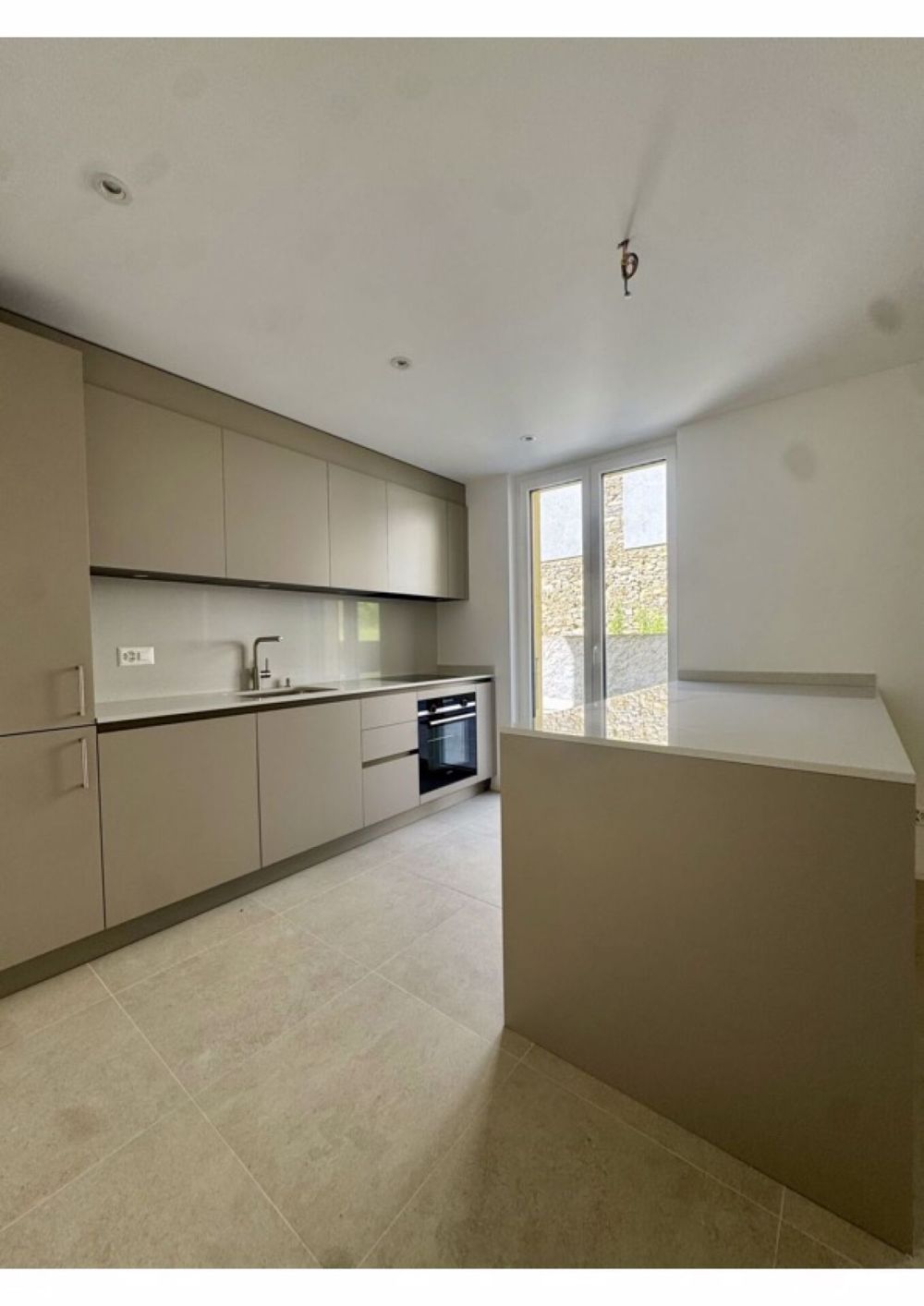CADRO Ampio 4.5 Nuovo | GRANDE TERRAZZA | Pigione 2'500 | Spese 300 | Posteggio in Autorimessa - Bild 4