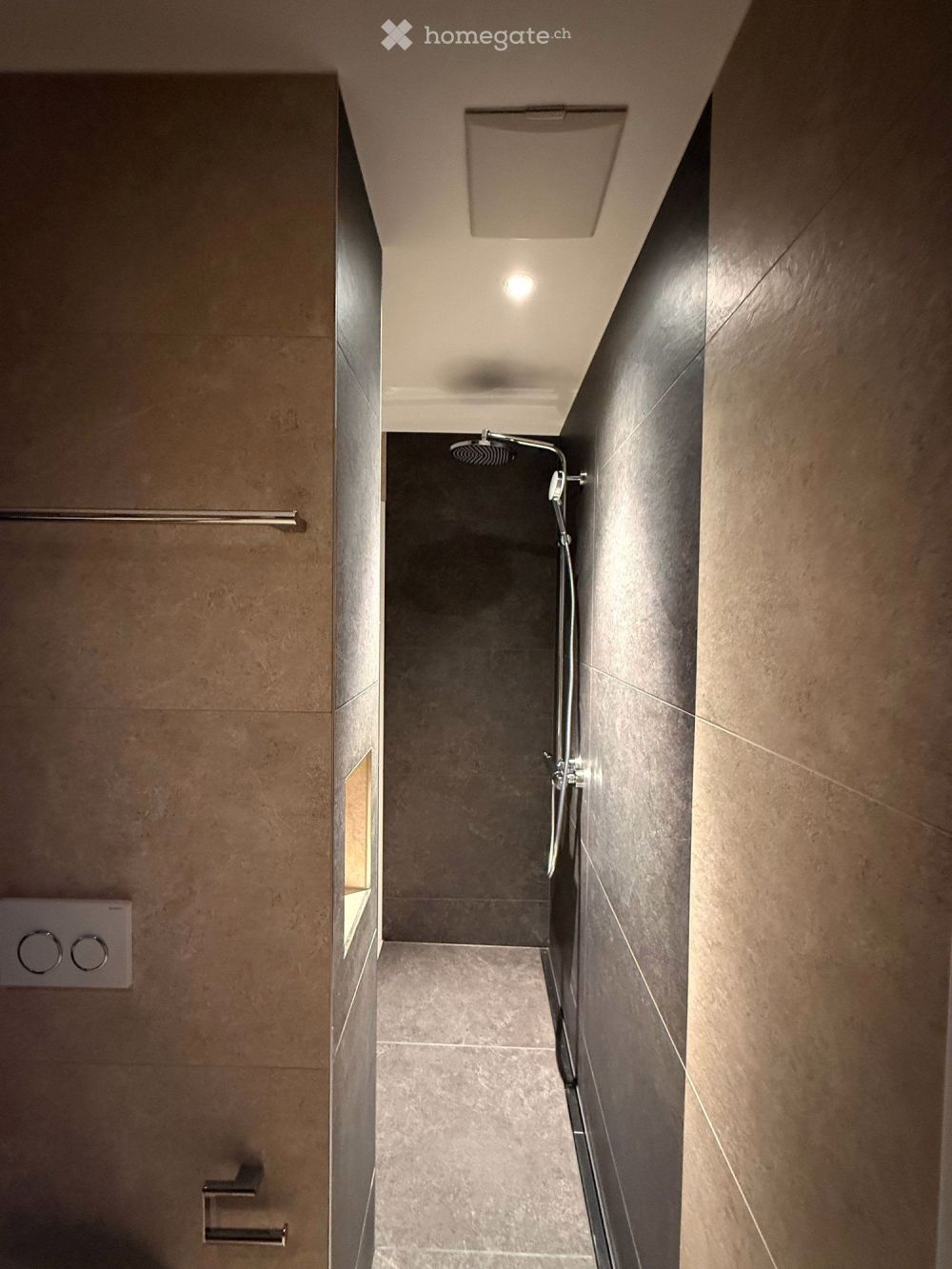 Attraktive "Flagschiff" Dach-Wohnung im "Kurort-Look" mit Aussicht auf Reigoldswil - Bild 13