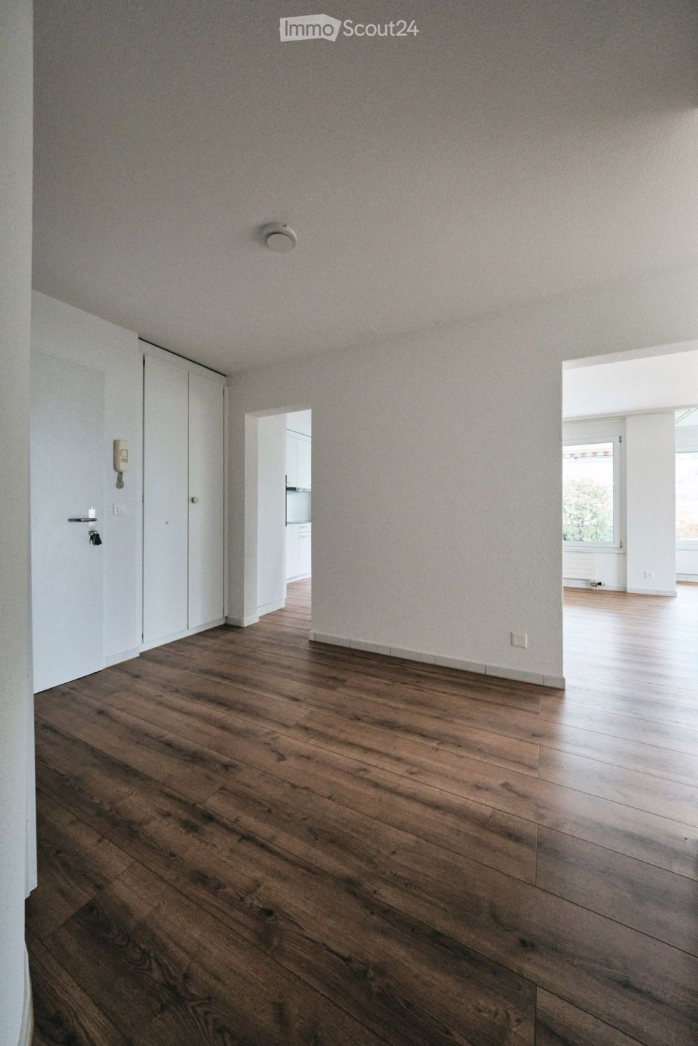 Neu renovierte helle 4.5-Zimmer-Wohnung mit Weitblick - Bild 4