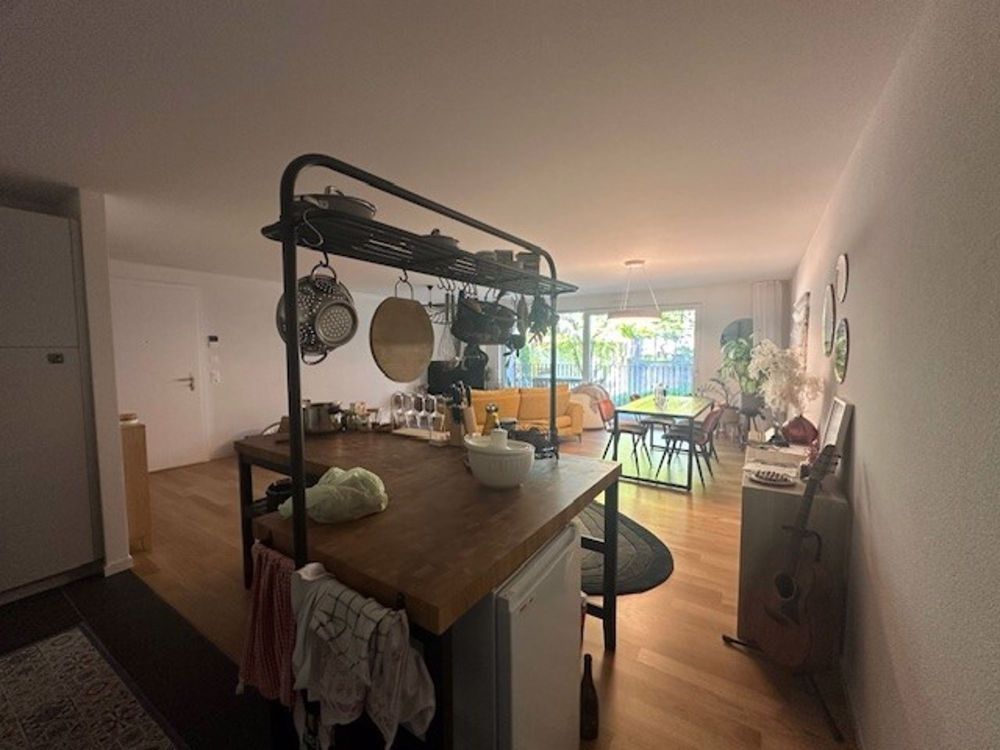 Splendide logement à proximité du centre-ville de Bussigny! - cuisine_ouverte_sur_salon.jpg