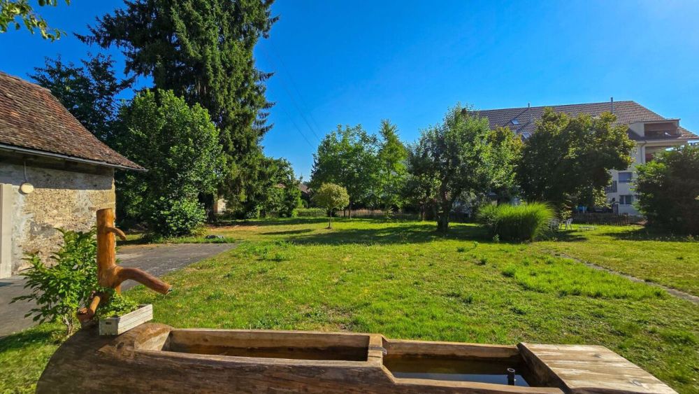 Moderne 2.5 Zimmer-Dachwohnung - Gartenanteil zur Mitnutzung