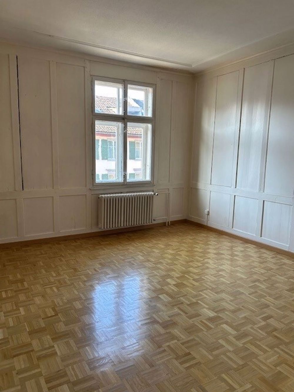 4 Zimmer-Altbau-Wohnung mitten in der Stadt - Zimmer_1.jpg