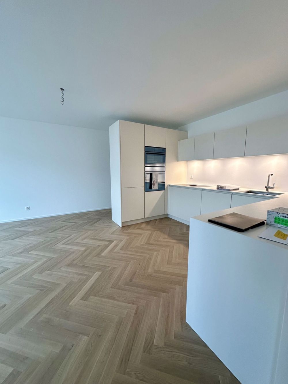 Brandneue Traumwohnung mit Balkon im obersten Stock - Bild 3