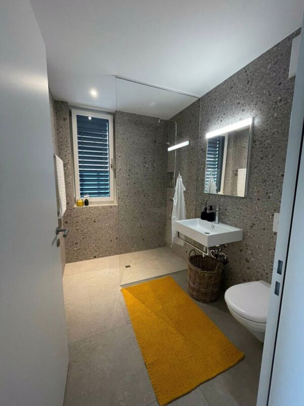 schöne moderne 2.5 Zimmer-Wohnung im Zentrum von Buchs - Bild 5