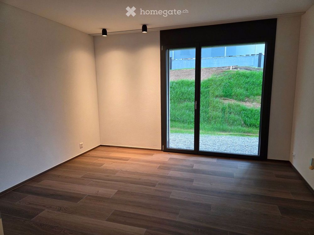 Hochwertig ausbaute 2.5-Zimmer-Wohnung im steuergünstigen Pfäffikon SZ - Bild 3