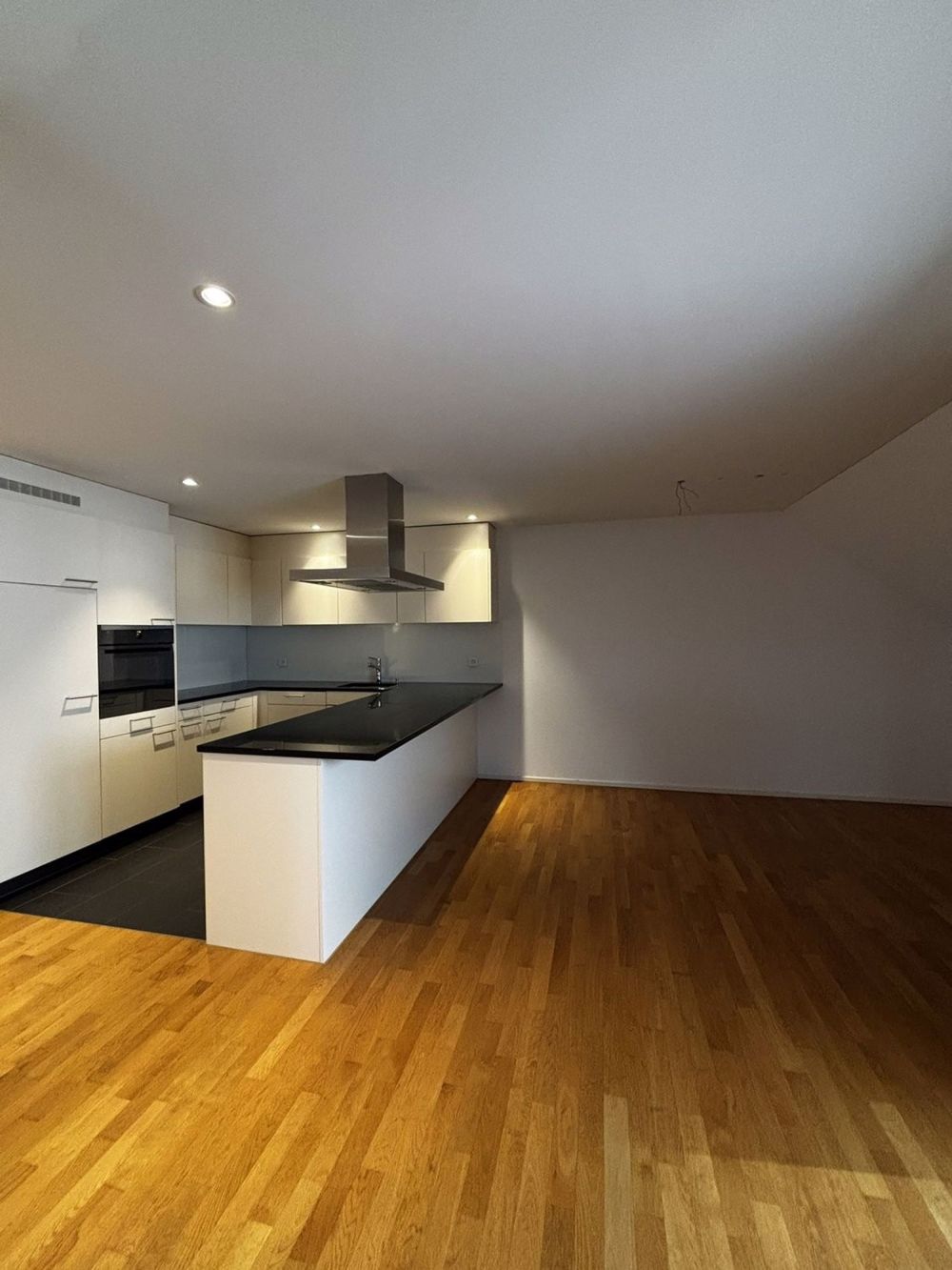Moderne 4.5-Zimmerwohnung im Dorfkern in Arisdorf zu vermieten - IMG_0849