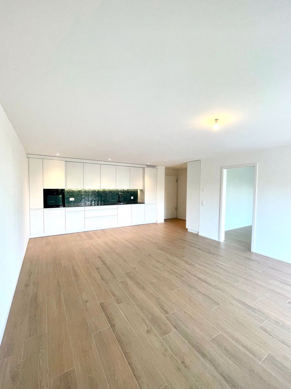 Schönes, völlig neues 2,5-Zimmer-Apartment im 2. Stock - Bild 1