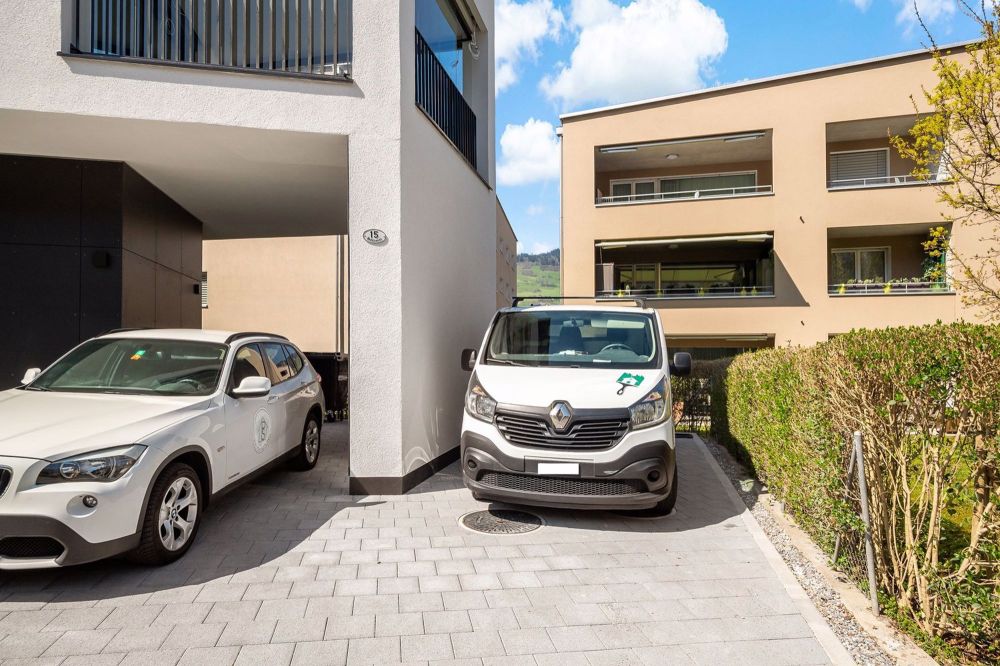 Helles Zuhause im Herzen Buochs - Grosszügiger aussen Parkplatz