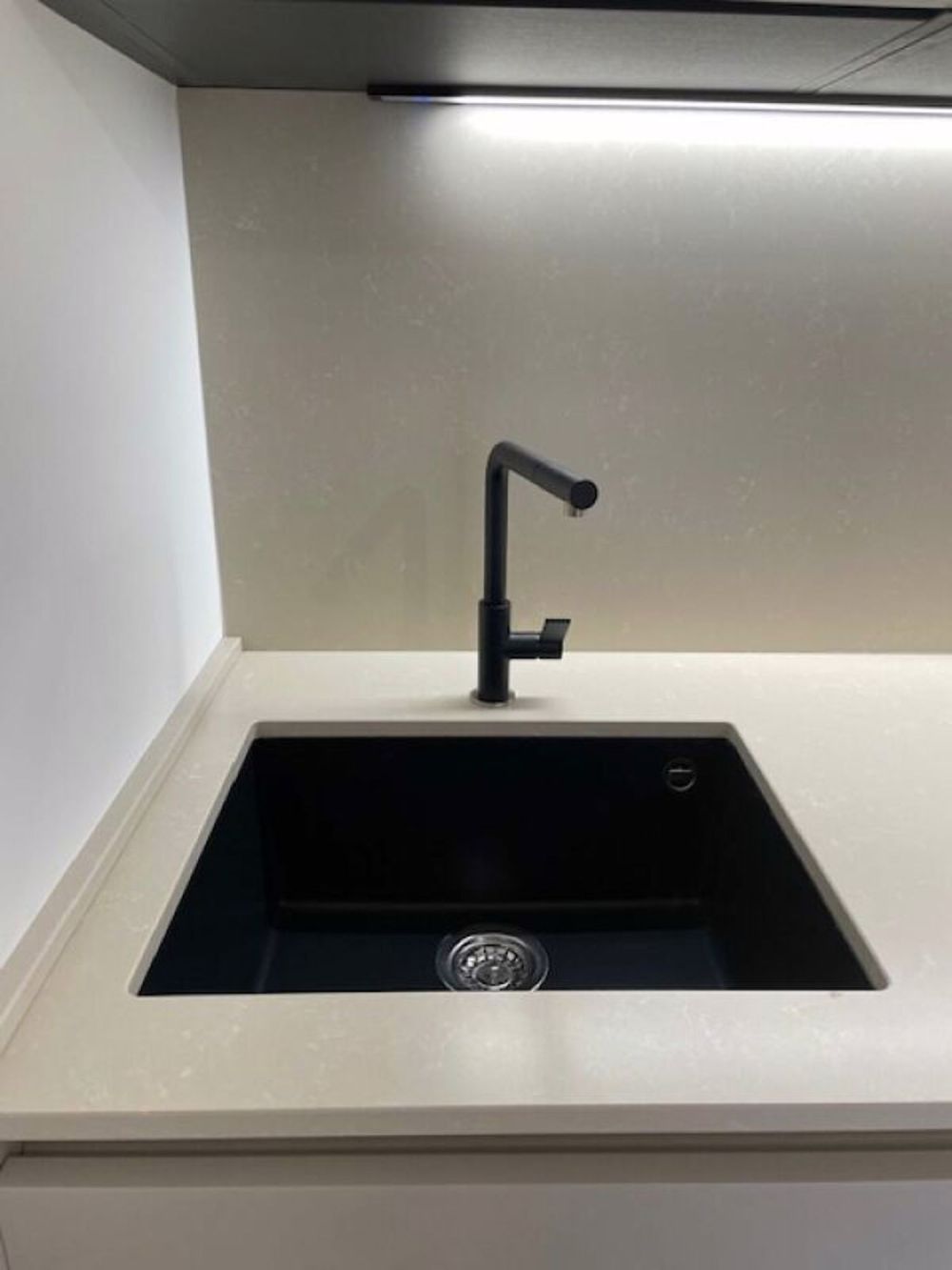 Mieten wir eine wunderschöne 2.5-Zimmer-Wohnung mit Garten - Bild 7