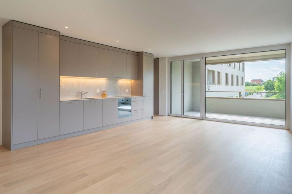 Moderne 3.5-Zimmer-Wohnung mit Balkon und schöner Aussicht in Uzwil - Bild 1