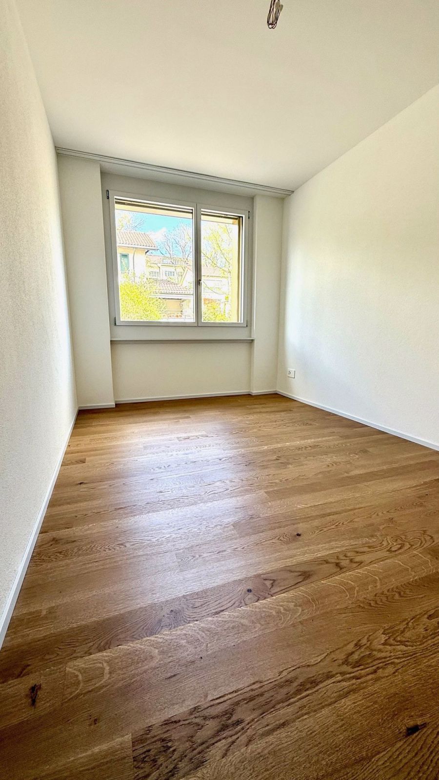 Erstvermietung: geräumige 4,5-Zimmerwohnunggrosser mit sonniger Terrasse und Aussicht - Bild 7
