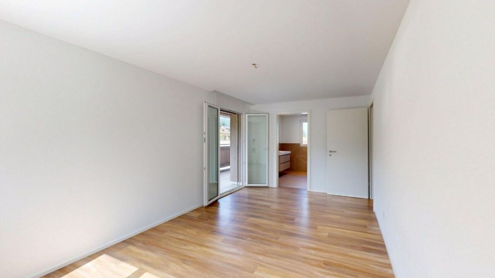 Sonnige 4.5-Zimmer-Wohnung mit zwei Bädern – ideal für Familien - Zimmer 1 mit en Suite Bad