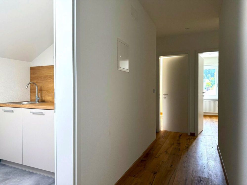 Sanierte 2.5 Zimmer Dachwohnung an urbaner Lage - Bild 5
