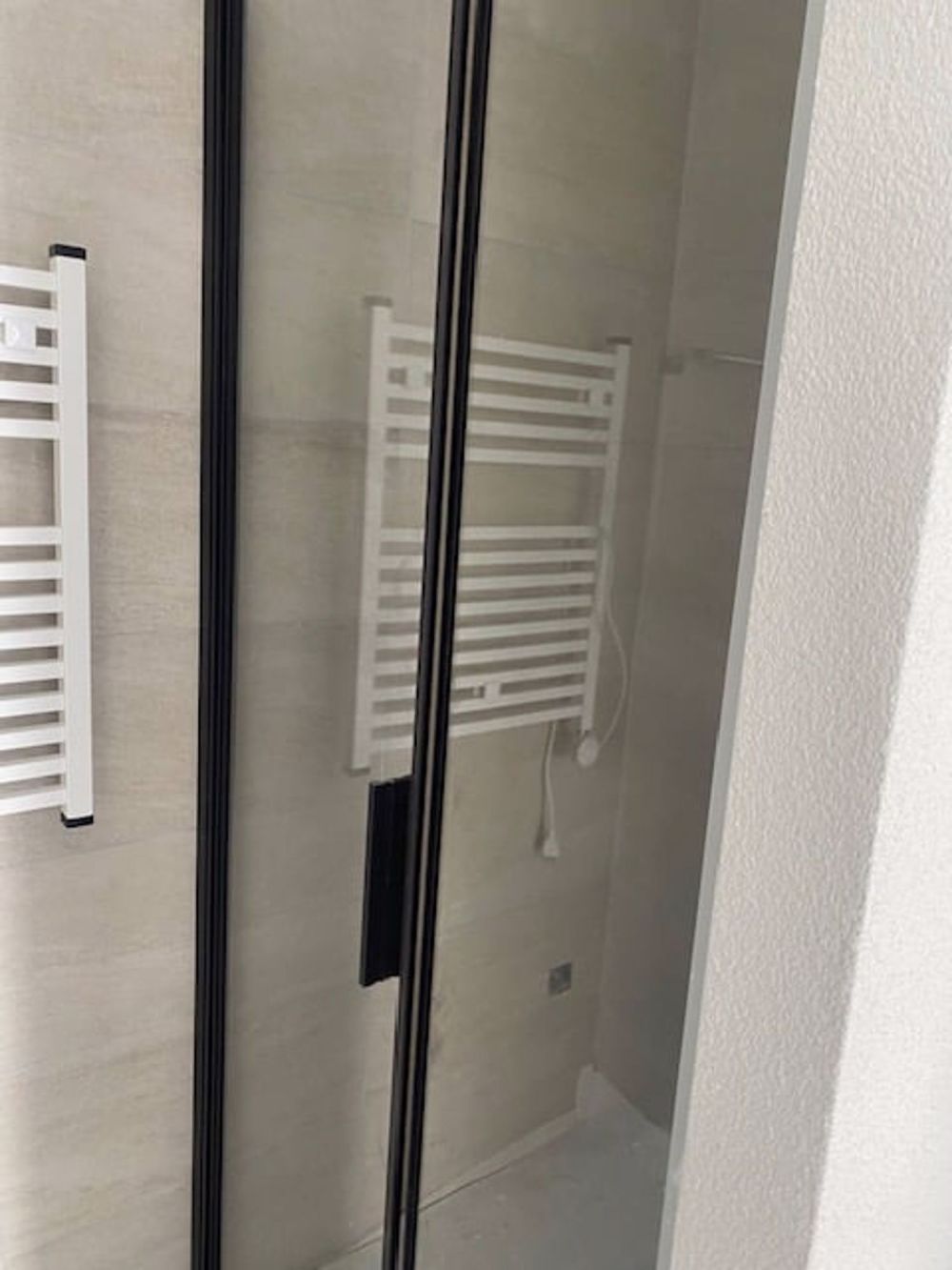 ZU VERMIETEN – PRÄCHTIGES NEUES ATTIKAPARTMENT 3.5 ZIMMER MIT SÜD-TERRASSE – Sion - Bild 3