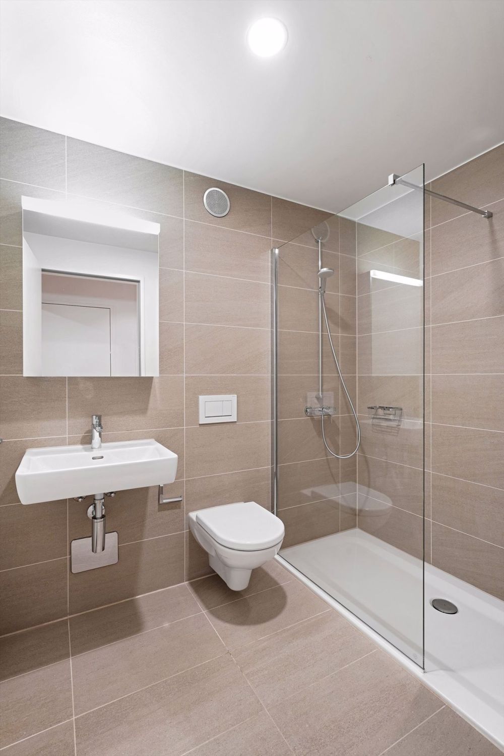 schöne 2.5 Zimmer Wohnung mit Loggia im Trendquartier Baleo Erlenmatt - Bad