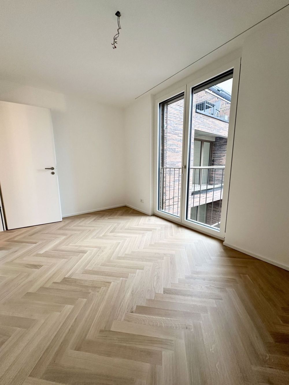 Brandneue Traumwohnung mit Balkon im obersten Stock - Bild 10