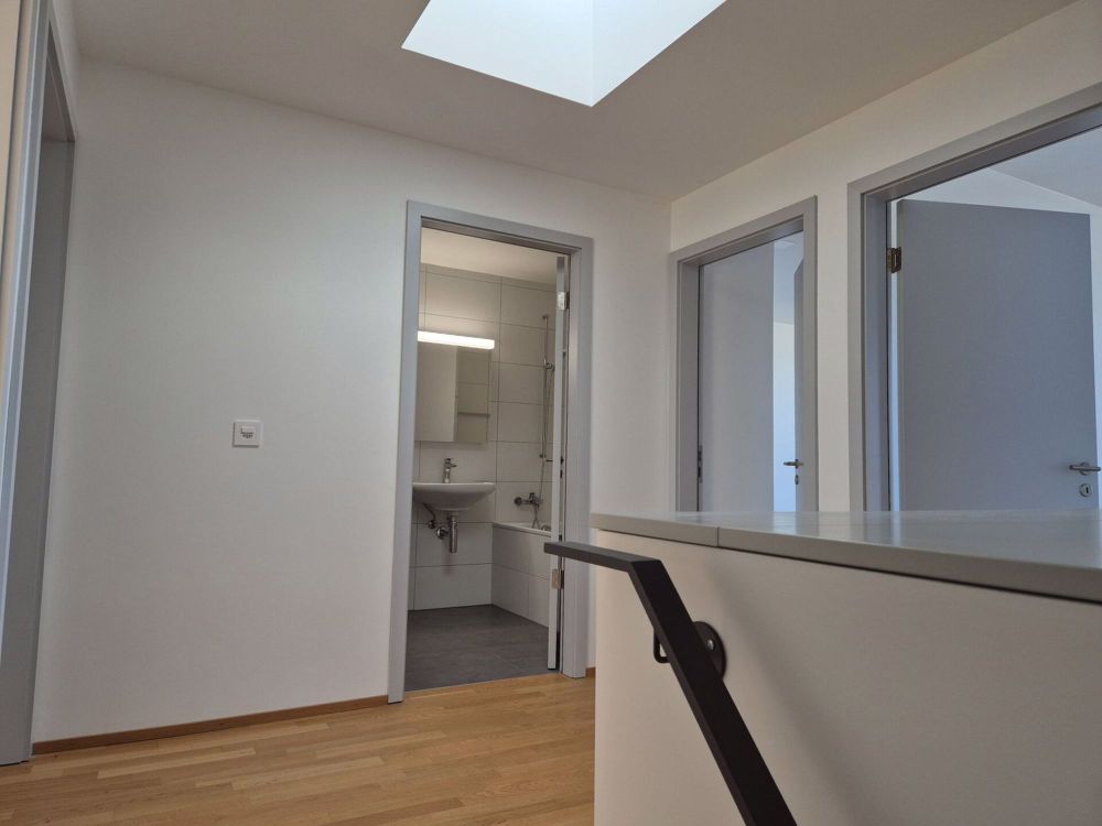 Moderne und helle Maisonette mit Blick auf den Bahnhof Morges - 10238-N11_40_2700-Hall-1.jpg