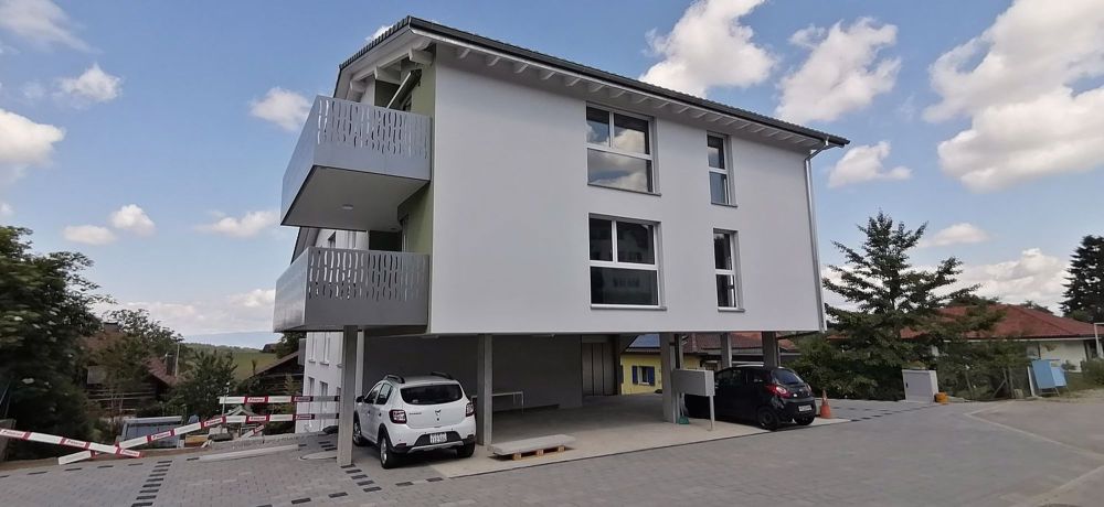 Neue 4.5 Zi-Wohnung, 2. OG. STWEG 4126-6 in MFH mit Abstellplatz in Cordast - Bild 1