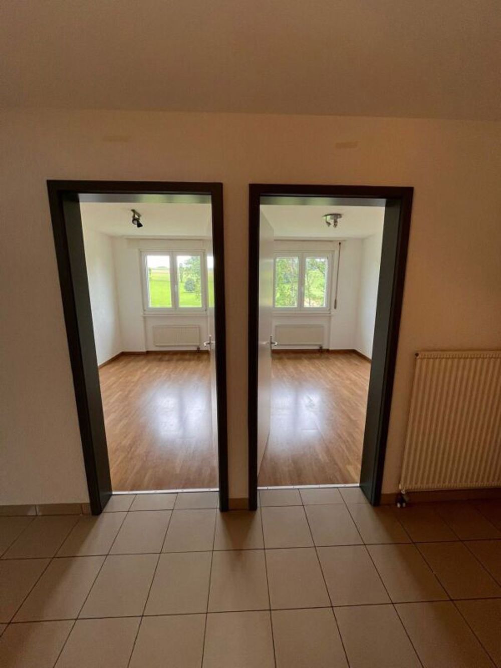 Geräumige 4.5-Zimmer-Wohnung zur Miete in einer friedlichen und grünen Umgebung in Villaraboud - Bild 5