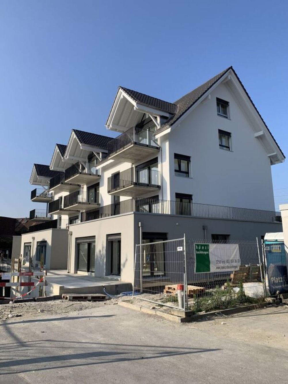 Vermietung von schönem, zentral gelegenem Studio in Studen - Bild 1