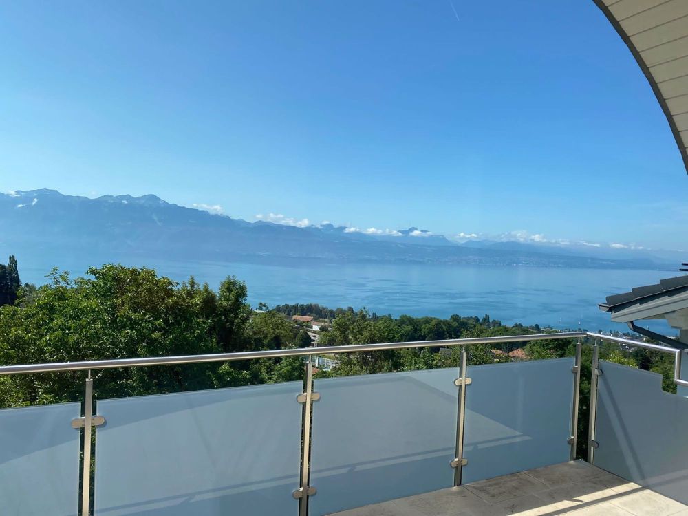 Prachtvolle 4,5-Zimmer-Wohnung mit Panoramablick in Belmont-sur-Lausanne - Bild 1