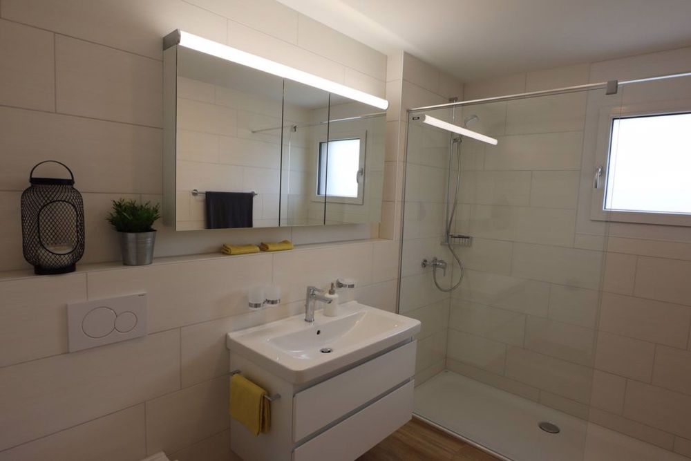 Neubauwohnung an ruhiger Lage mit separater Waschküche - Badezimmer
