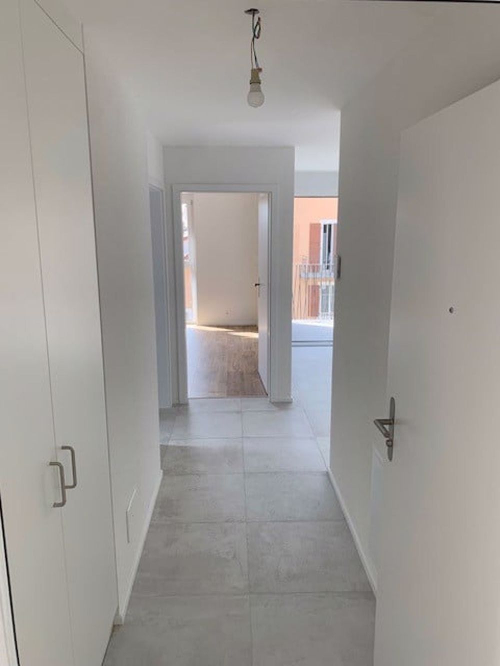 Sehr helles 2,5-Zimmer-Appartement 63 m2, Neubau, Südausrichtung, Loggia und Parkplatz - Bild 3