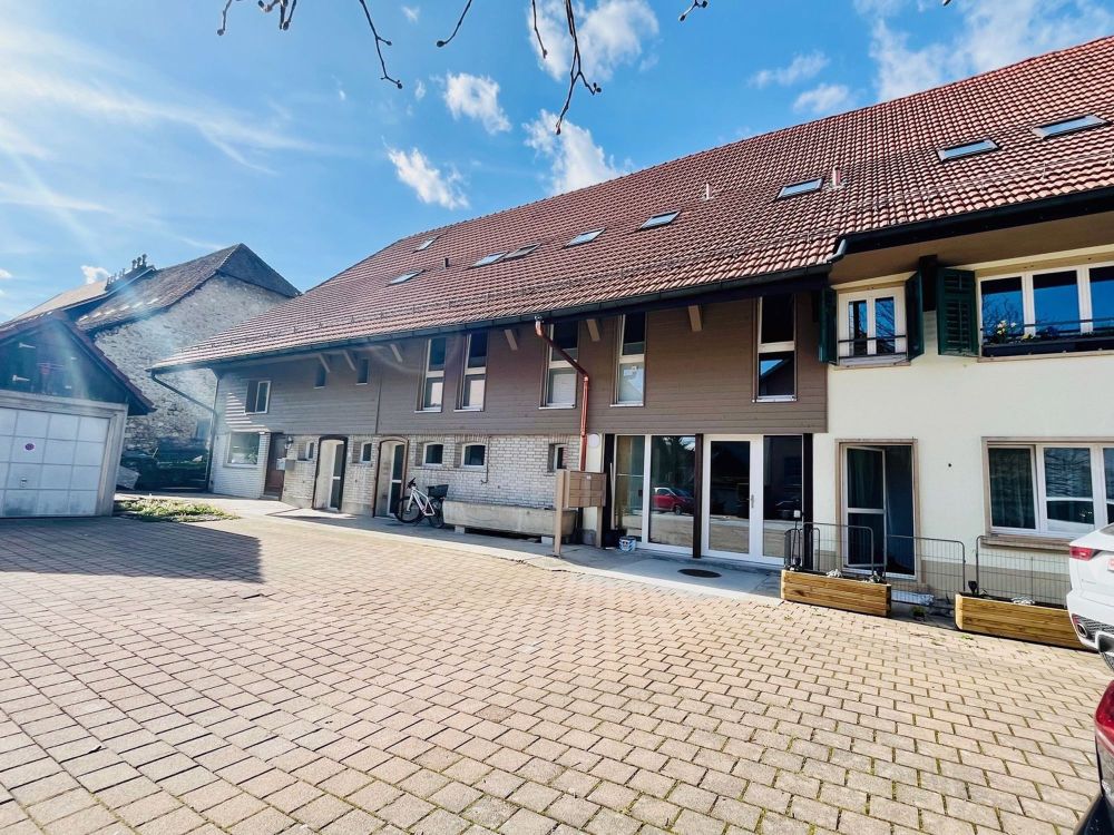 Moderne 2.5-Zimmer-Loftwohnung in Neubau mit Balkon - Bild 1