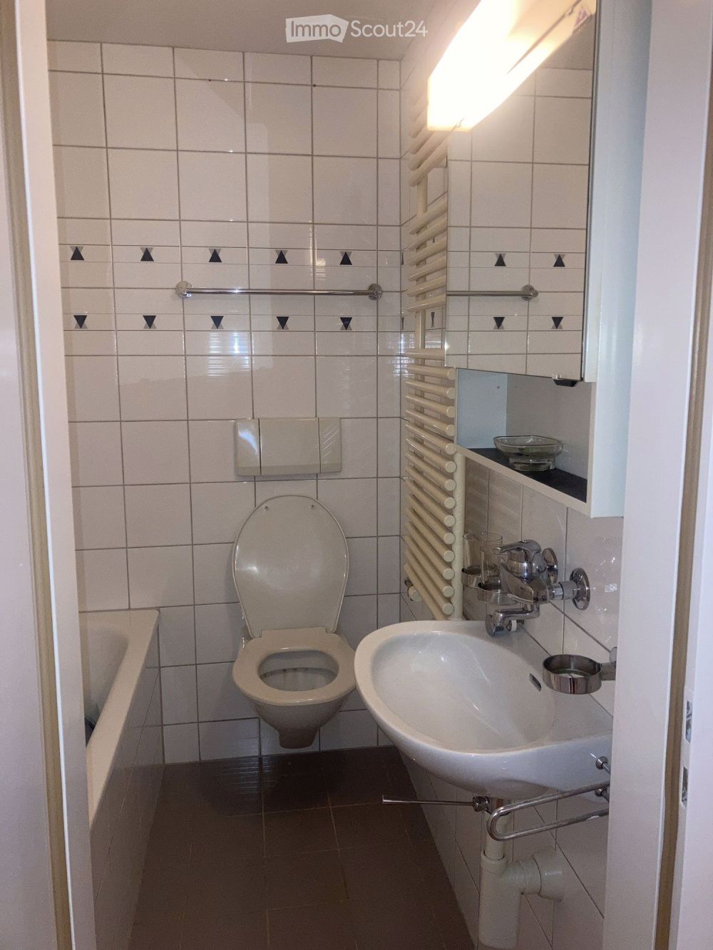 Charmante 2.5-Zimmer-Dachwohnung in ruhiger Lage von Bern - Bild 2