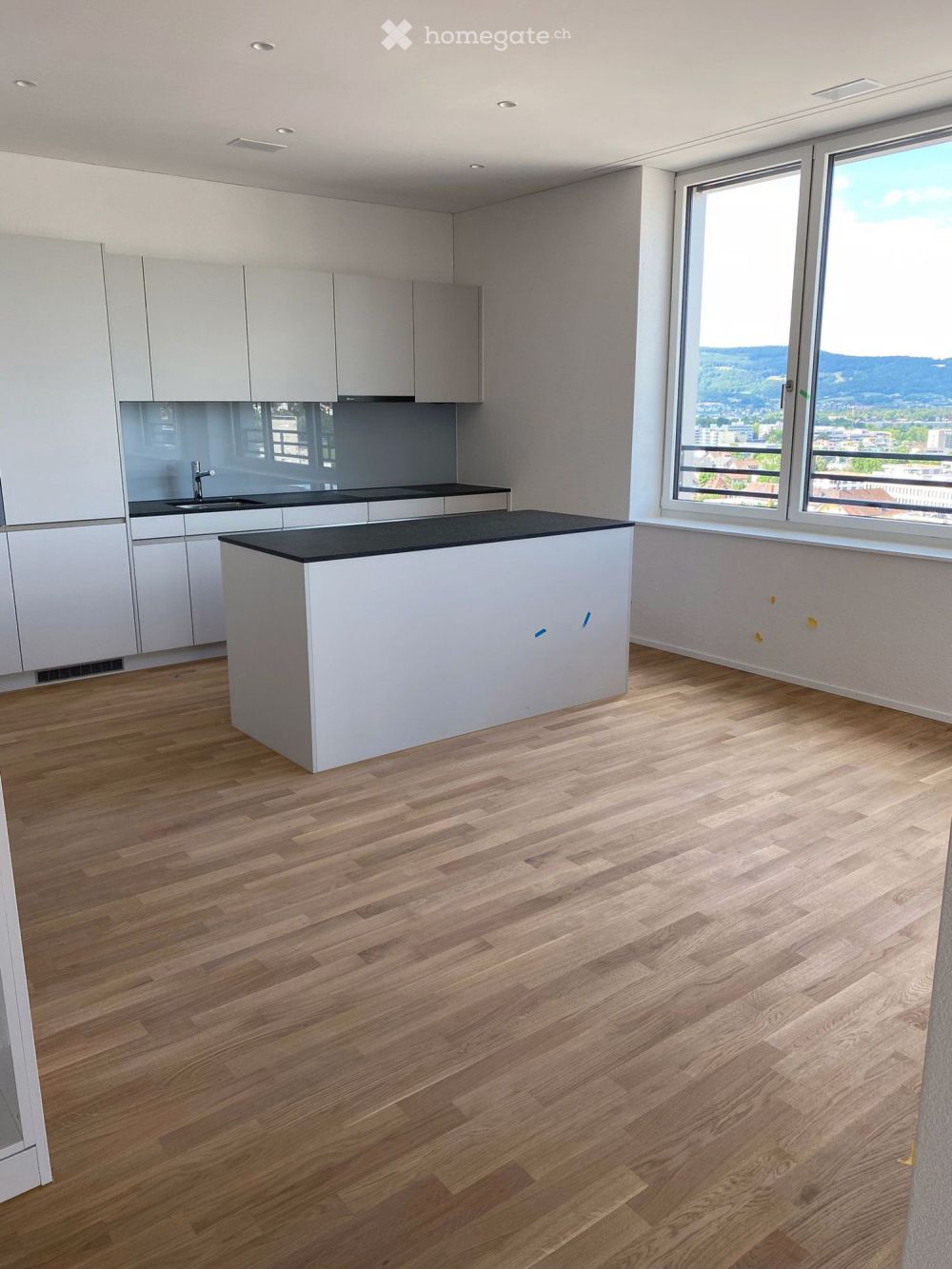 Moderne 3.5-Zimmer-Wohnung mit Aussicht in Suhr - Bild 1