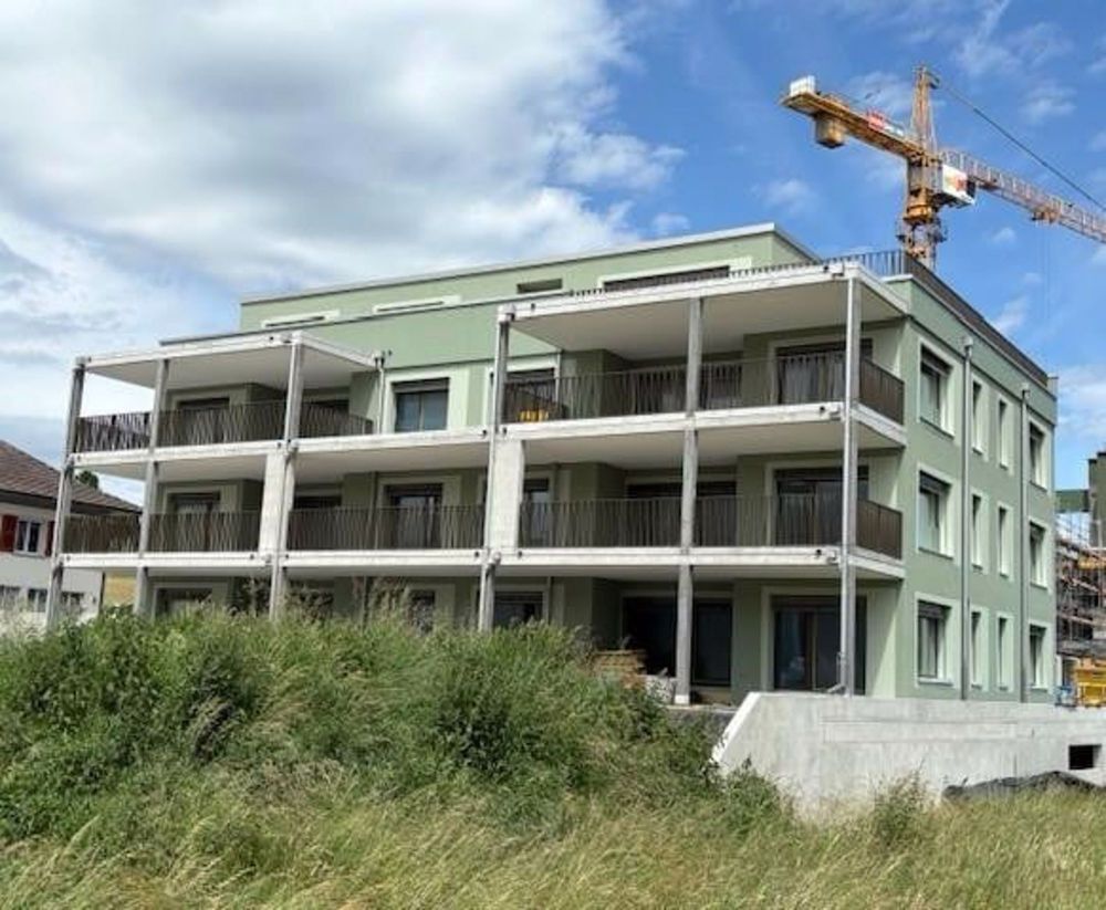 Erstvermietung an schönster Lage– Grosszügige 2.5-Zimmerwohnung im Eigentumsstandard - Bild 1