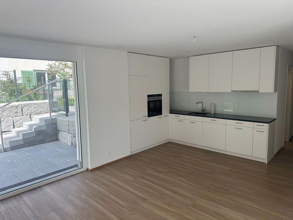 Moderne 3.5-Zimmer-Wohnung mit sonnigem Gartenplatz in Siebnen-Wangen - Bild 1