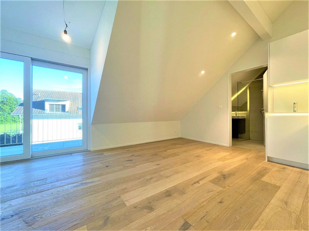 Moderne 2.5-Zimmer-Dachwohnung in ruhiger Lage von Brunegg - Bild 4