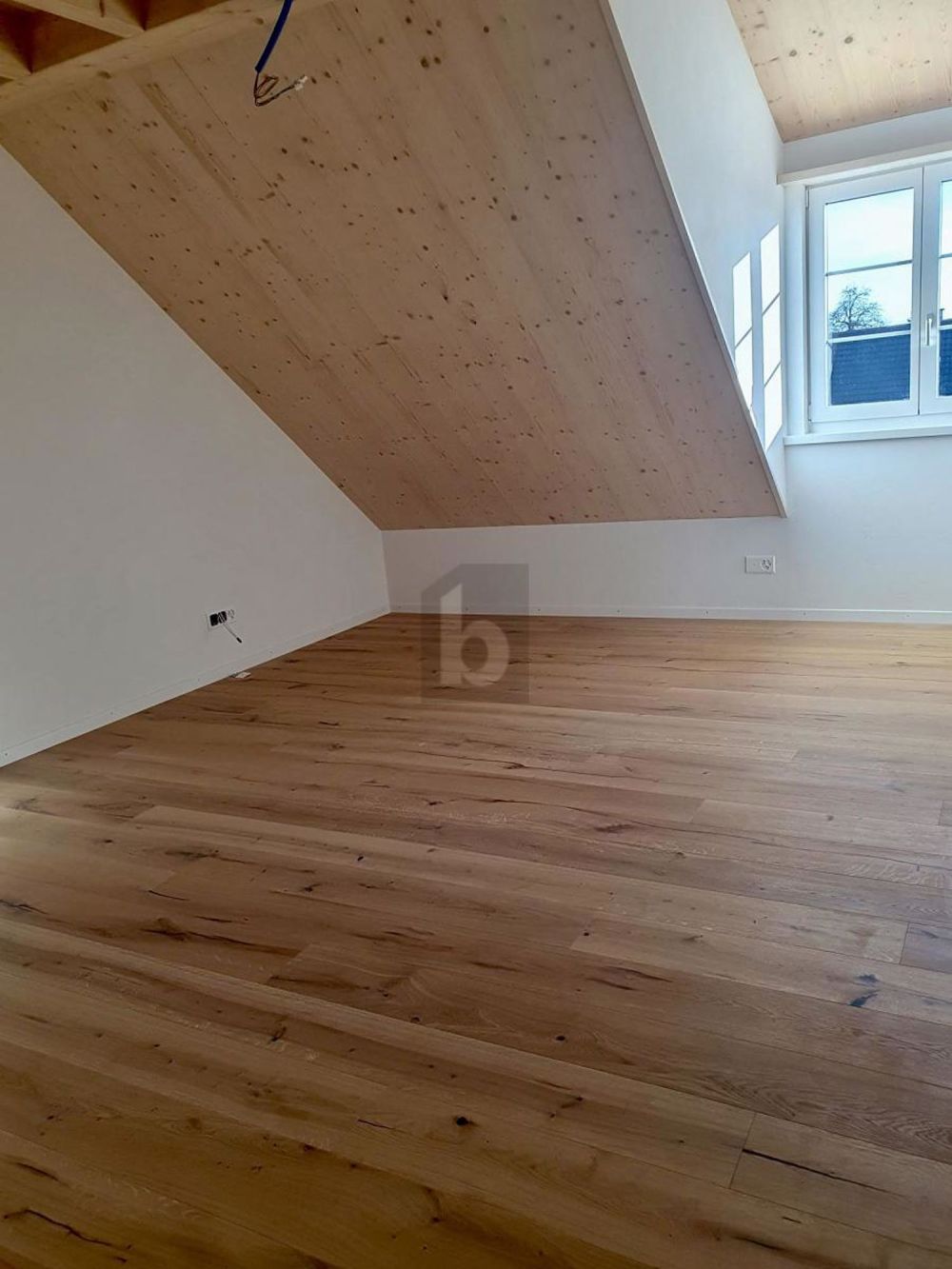 HOCHWERTIGER ERSTBEZUG - Bild 3