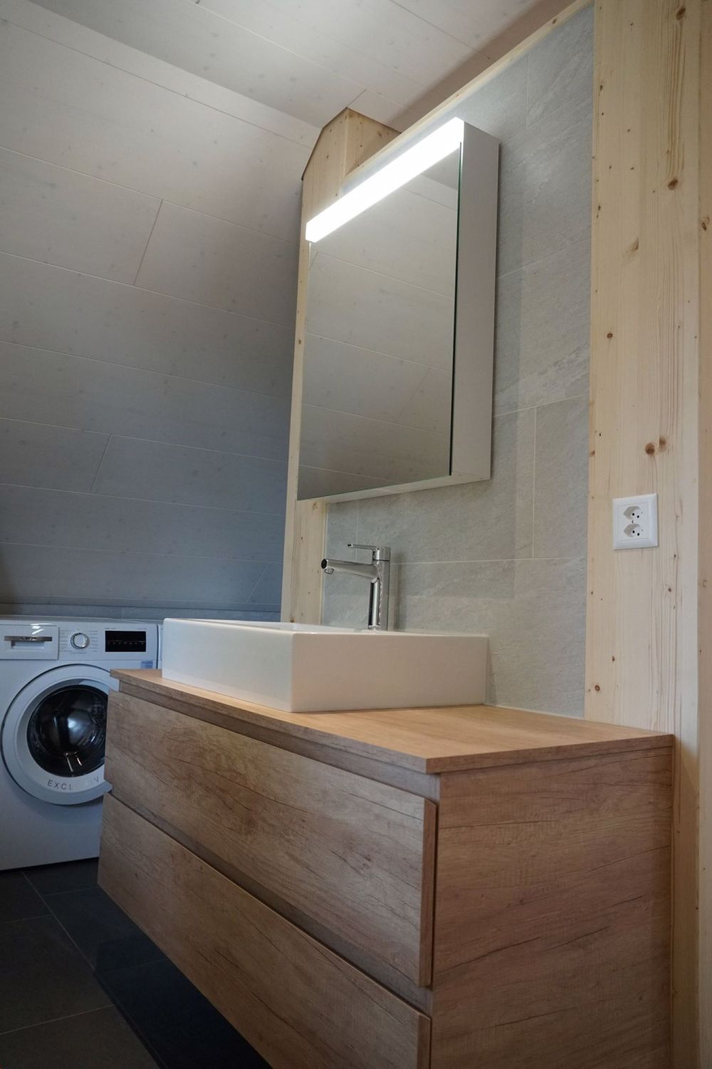 Dachwohnung neu renoviert - Bild 12