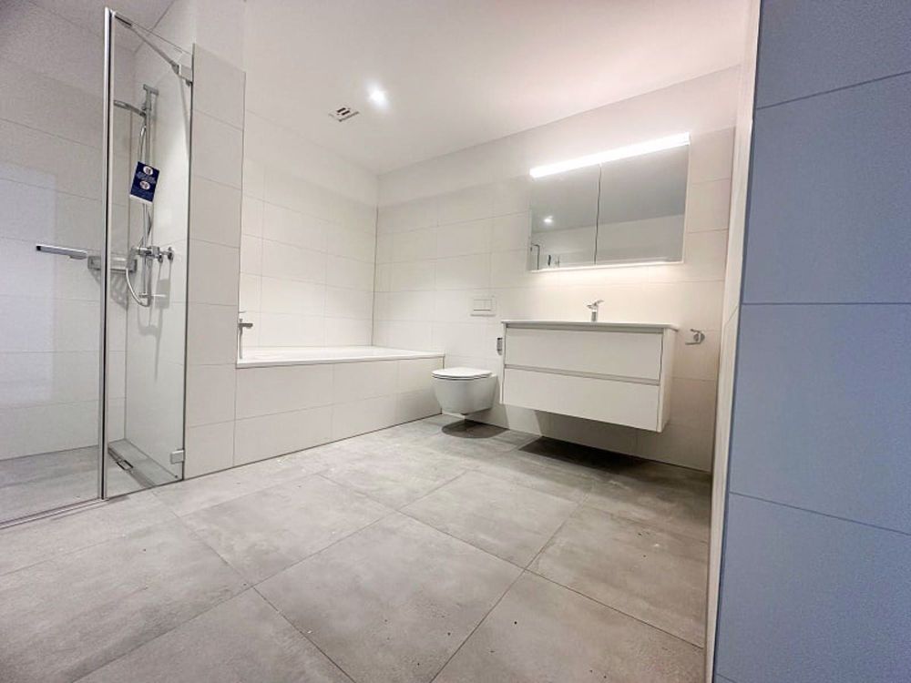moderne Wohnung mit grosszügigem Sitzplatz - Bad