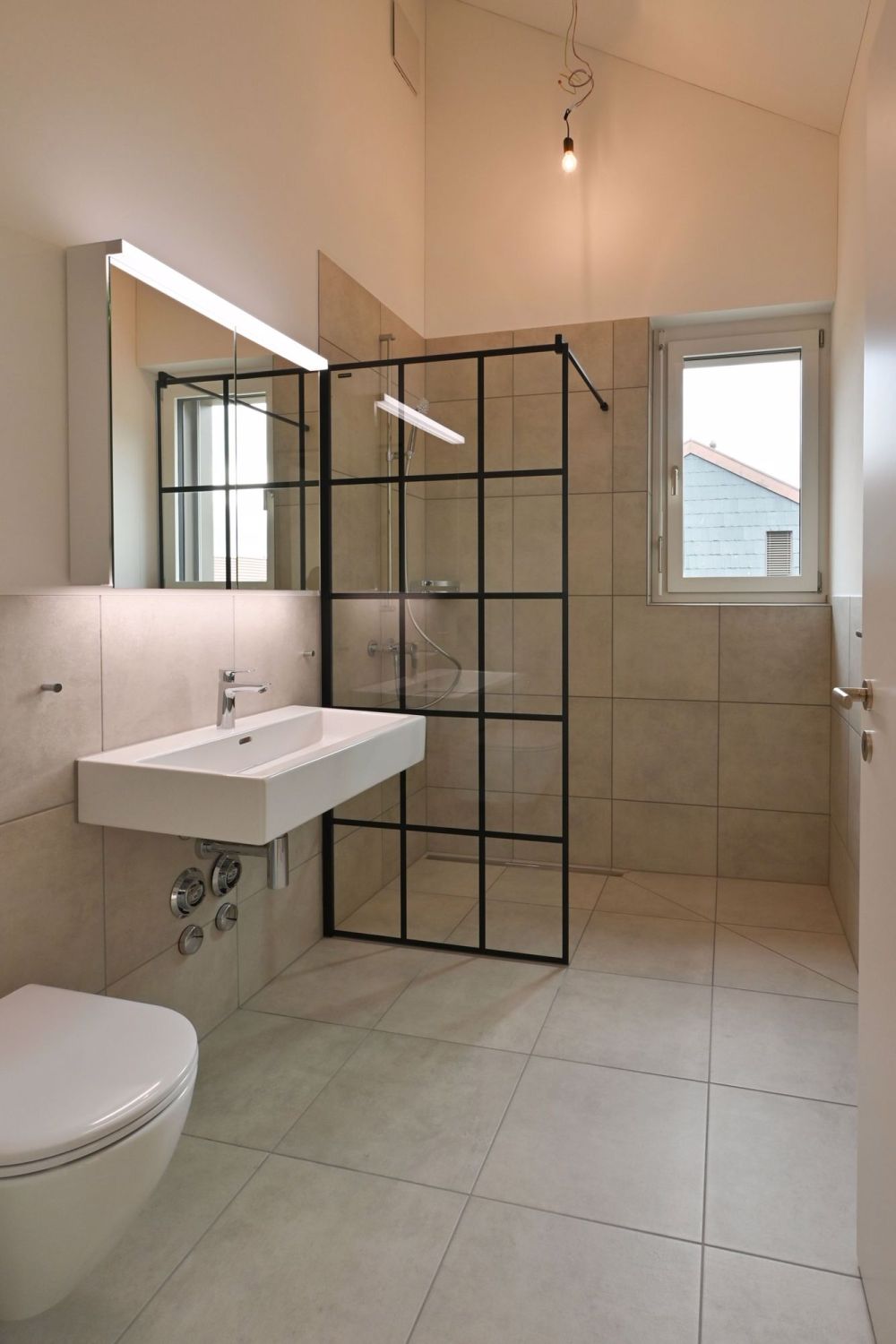 Helle Wohnung an ruhiger Lage gesucht? - Badezimmer